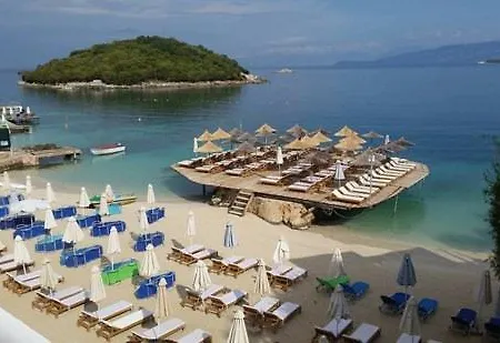 לינה וארוחת בוקר Albania Dream Holidays 3*